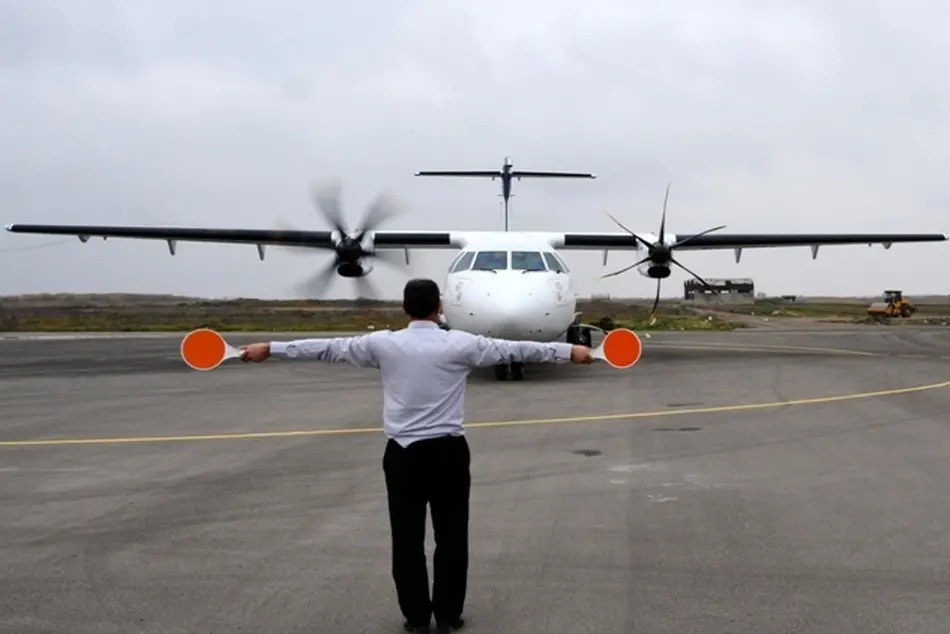 فرود هواپیما در فرودگاه پارس‌آباد پس از چهار سال