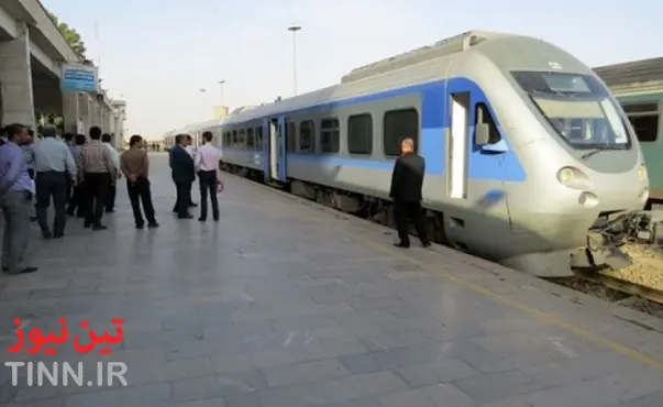 مطالعات راه اندازی قطار حومه ای استان یزد آغاز شد
