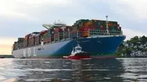 MOL containership makes fast in Hamburg