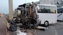 فیلم | برخورد شدید اتوبوس گردشگری با ستون سیمانی در آنتالیا