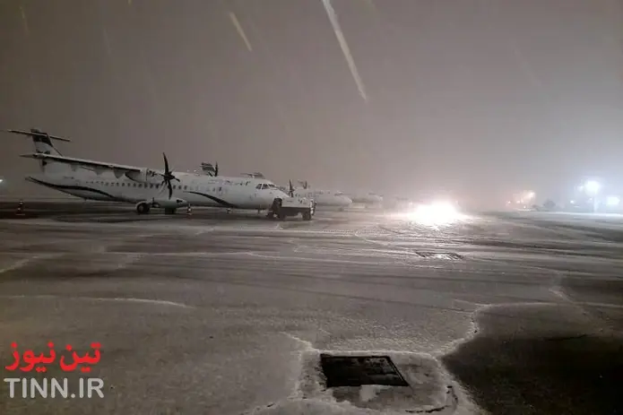بارش برف و عملیات زمستانی در فرودگاه بین‌المللی مهرآباد تهران