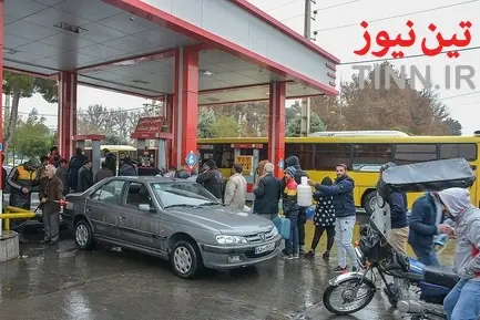 صف طولانی خودروها در «جایگاه‌های بنزین»
