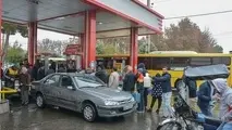 دولت قیمت بنزین را با نرخ دلار یکسان‌سازی و گران‌سازی کرد