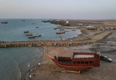  لنج ۶۰۰ تُنی چوبی در بندر تاریخی کُنگ به آب رسید
