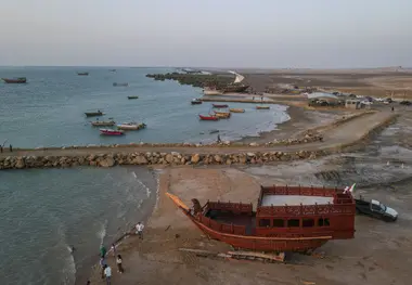  لنج ۶۰۰ تُنی چوبی در بندر تاریخی کُنگ به آب رسید
