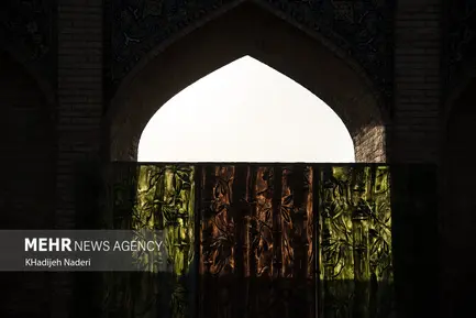 نصب جان پناه پل خواجو 