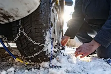 هشدار به رانندگان در گردنه های برف گیر طارم: با زنجیرچرخ برانید