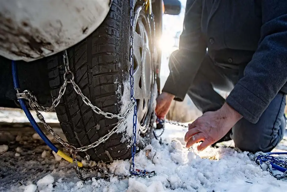 همراه داشتن زنجیرچرخ در محورهای کوهستانی الزامی است
