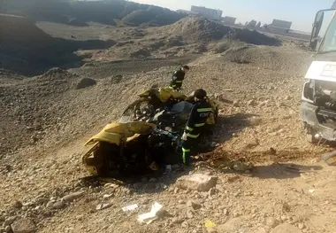 برخورد مرگبار تاکسی با تریلی در محور پاکدشت-ورامین با ۵ کشته + فیلم