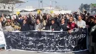 کارکنان شرکت هواپیمایی پاکستان در اعتراض به خصوصی‌سازی تظاهرات کردند