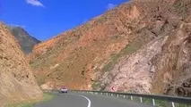 جاده ای پرپیچ و خم اما زیبا و سرشار از چشم اندازهای طبیعی و بکر