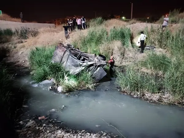 تصادف منجر به سقوط دو خودروی سواری در کمربندی شیراز شد