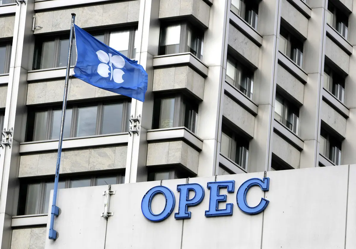 توافق اوپک و متحدانش برای کاهش ۵۰۰ هزار بشکه ای تولید نفت
