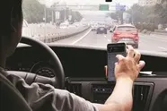 بین رانندگان تاکسی‌ های اینترنتی و سکو‌ها رابطه‌ کارگری-کارفرمایی وجود دارد