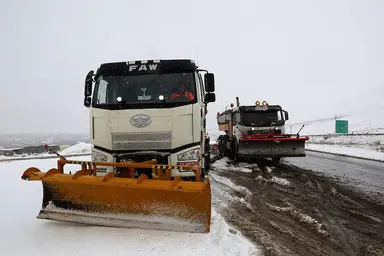 پایش زنده تمام جاده های سمنان در مرکز مدیریت راه ها/ آماده باش راهداران برای انجام راهداری زمستانی