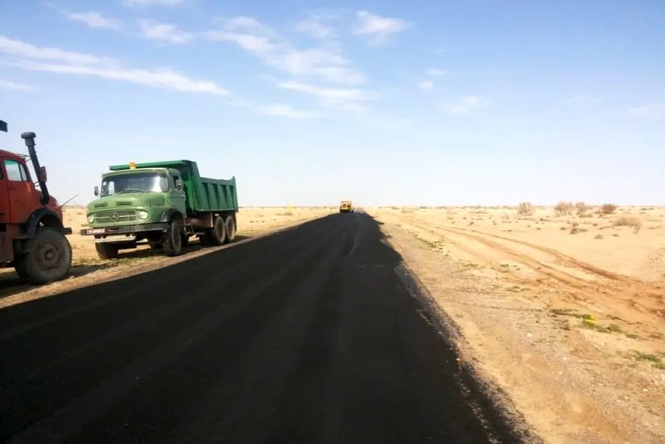 مسدودشدن جاده های روستای مشایخ بر اثر وقوع زلزله