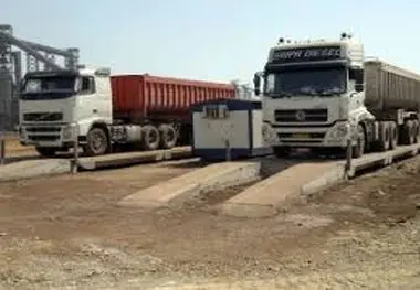 گیر کردن کامیون ها در محوطه باسکول در خروج ترانزیت گمرک موسوم به «در گندمی»  