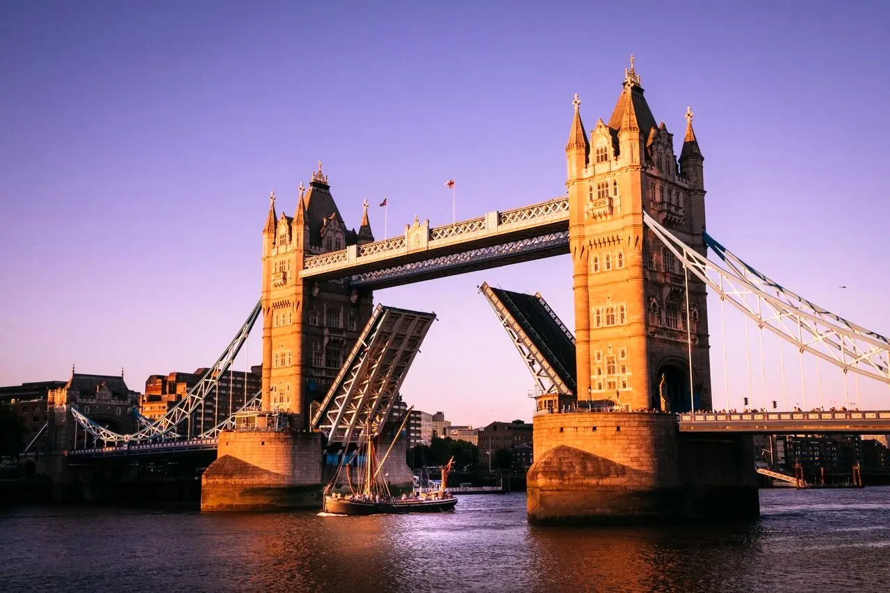 پل تاور بریج (Tower Bridge) - انگلیس