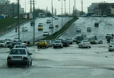 کاهش ترافیک راه‌ها/15 جاده به دلیل آبگرفتگی و نبود ایمنی مسدود است