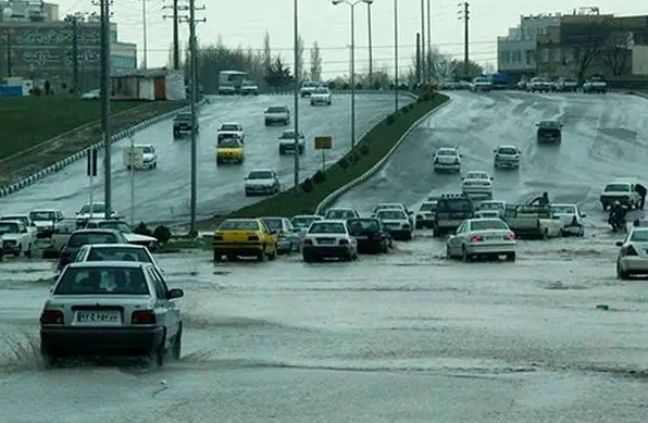 جاده‌های بیش از ۵ استان بارانی است