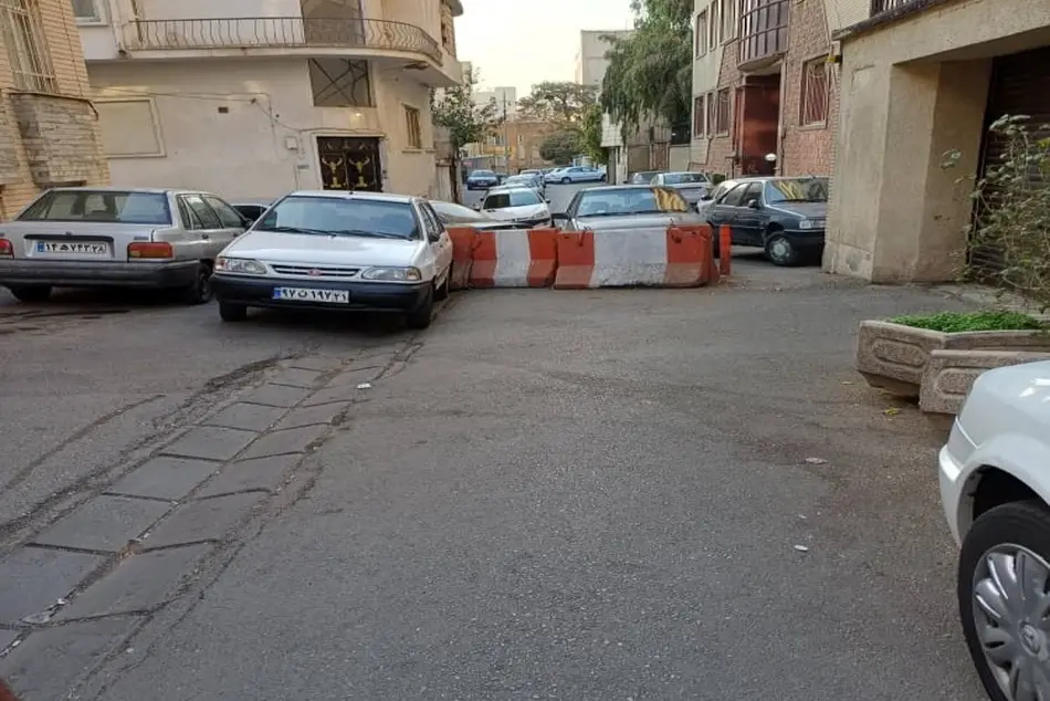 اعمال محدودیت تردد در خیابان پاستور/ ساکنان منطقه پاستور در محاصره