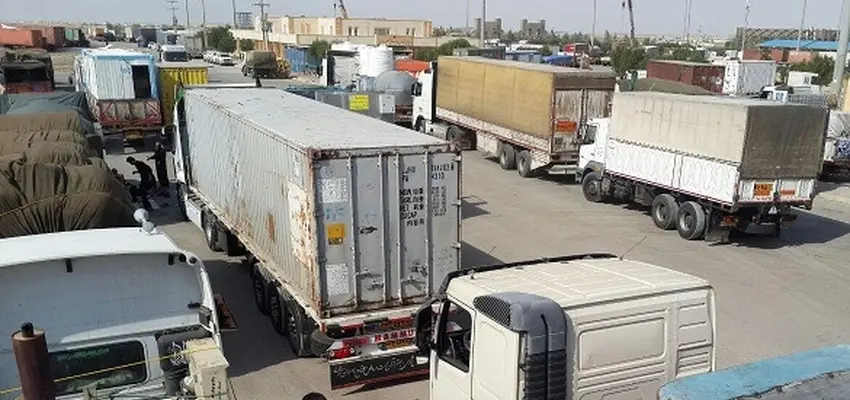 بیش از ۵ روز سرگردانی رانندگان کامیون در مرز مهران؛ رانندگان گرفتار بی‌ برنامگی در مرزها و بدعهدی شرکت‌ ها
