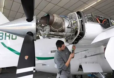 تعمیر هواپیمای زمینگیر هواپیمایی کیش با دانش متخصصان ایرانی + فیلم