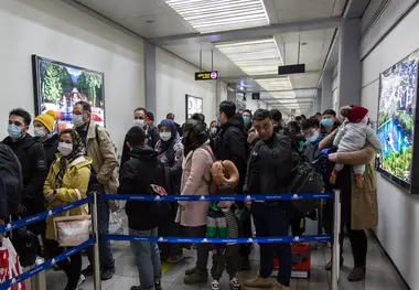 پایش مسافران پرواز پکن-تهران برای جلوگیری از انتقال ویروس کرونا در فرودگاه امام