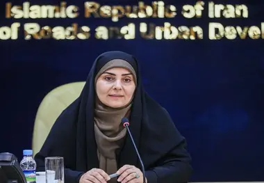 وزیر راه: پای کار مردم در حوزه جاده، ریل، هوانوردی، بنادر و مسکن سازی محکم ایستاده ام
