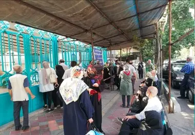 در صف‌های تزریق واکسن چه می‌گذرد؟