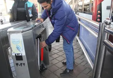 تسهیل تردد معلولان و جانبازان در خط یک اتوبوس های تندرو 