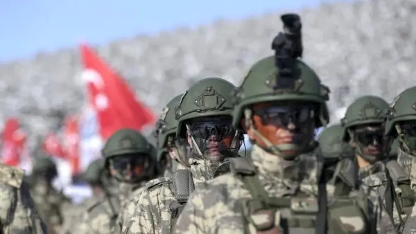 کشته و زخمی شدن ۱۵ سرباز ترکیه در پی سرنگونی یک اتوبوس 
