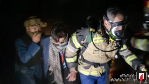 عملیات نجات 100کارگر گرفتار در آتش