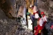 فیلم | جزئیات حادثه ریزش سنگین معدن در شازند؛ معدن چیان در زیر آوار