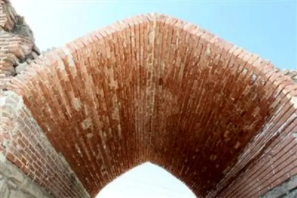 مرمت پل تاریخی باراندوز ارومیه در حال اتمام است