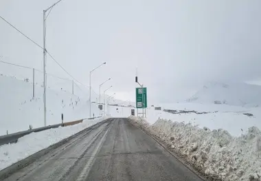 عملیات راهداری زمستانی در گردنه تیوان خراسان رضوی