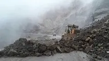 ریزش کوه محور ایلام - مهران را مسدود کرد