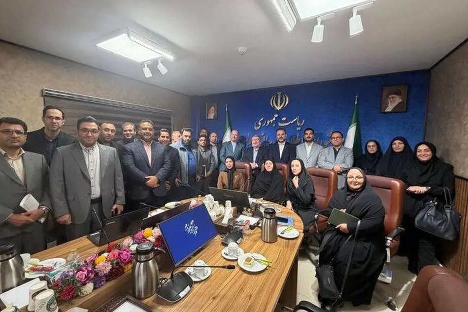 قدردانی رئیس شورای اطلاع‌رسانی دولت از وزارت راه و شهرسازی در ایام جنگ