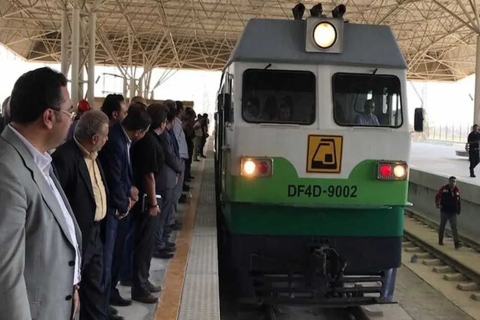 مترو پرند و بهارستان تا ۱۴۰۰ میرسند