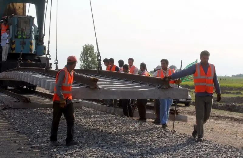 زیرسازی ۲۲ کیلومتر از خط‌ آهن بستان‌آباد - تبریز در حال اجراست