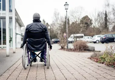 نمره دولت در زمینه مناسب‌سازی شهر برای معلولان/ بودجه‌ای نداریم
