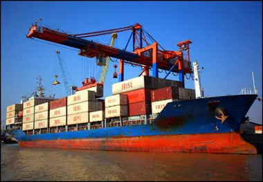 برخورداری بندر امام خمینی از خط منظم کشتیرانی با هدف توسعه تجارت خارجی
