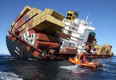 کشتی باری کشور کوموروس در آب‌های ایران غرق شد 

