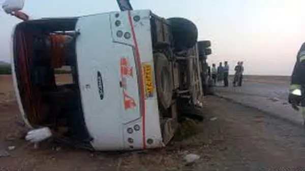 49 نفر مصدوم در حادثه برخورد دو دستگاه اتوبوس در راور