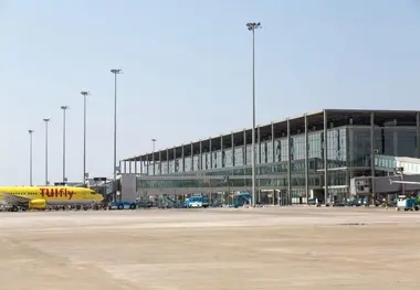 سقوط مسافر هنگام خروج از هواپیما!