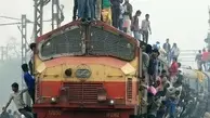 فیلم | حضور پلیس هند در ایستگاه راه آهن