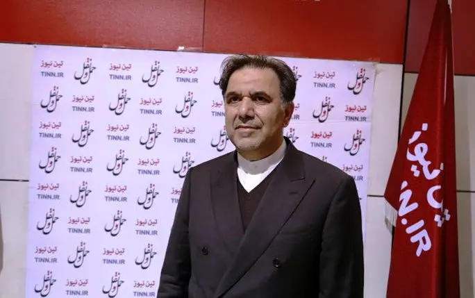 عباس آخوندی در غرفه تین نیوز