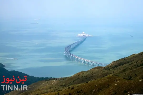 ۵۵ کیلومتر رانندگی در دریا؛ تصاویری از طولانی‌ ترین پل روی آب جهان در چین
