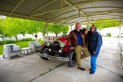 زوج جهانگرد استرالیایی در جریان تکرار سفر تاریخی ۱۹۲۰ وارد آذربایجان شرقی شدند