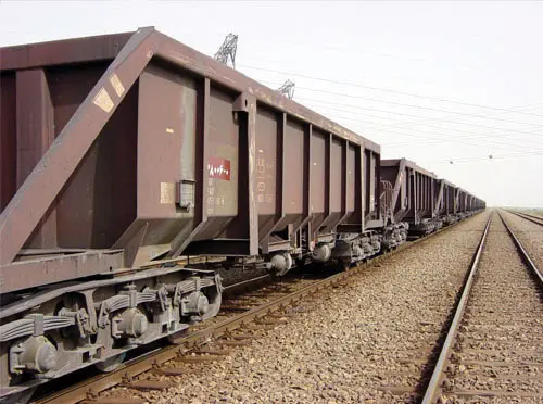 اولین محموله زغال سنگ از راه آهن شرق به جلال آباد حمل شد